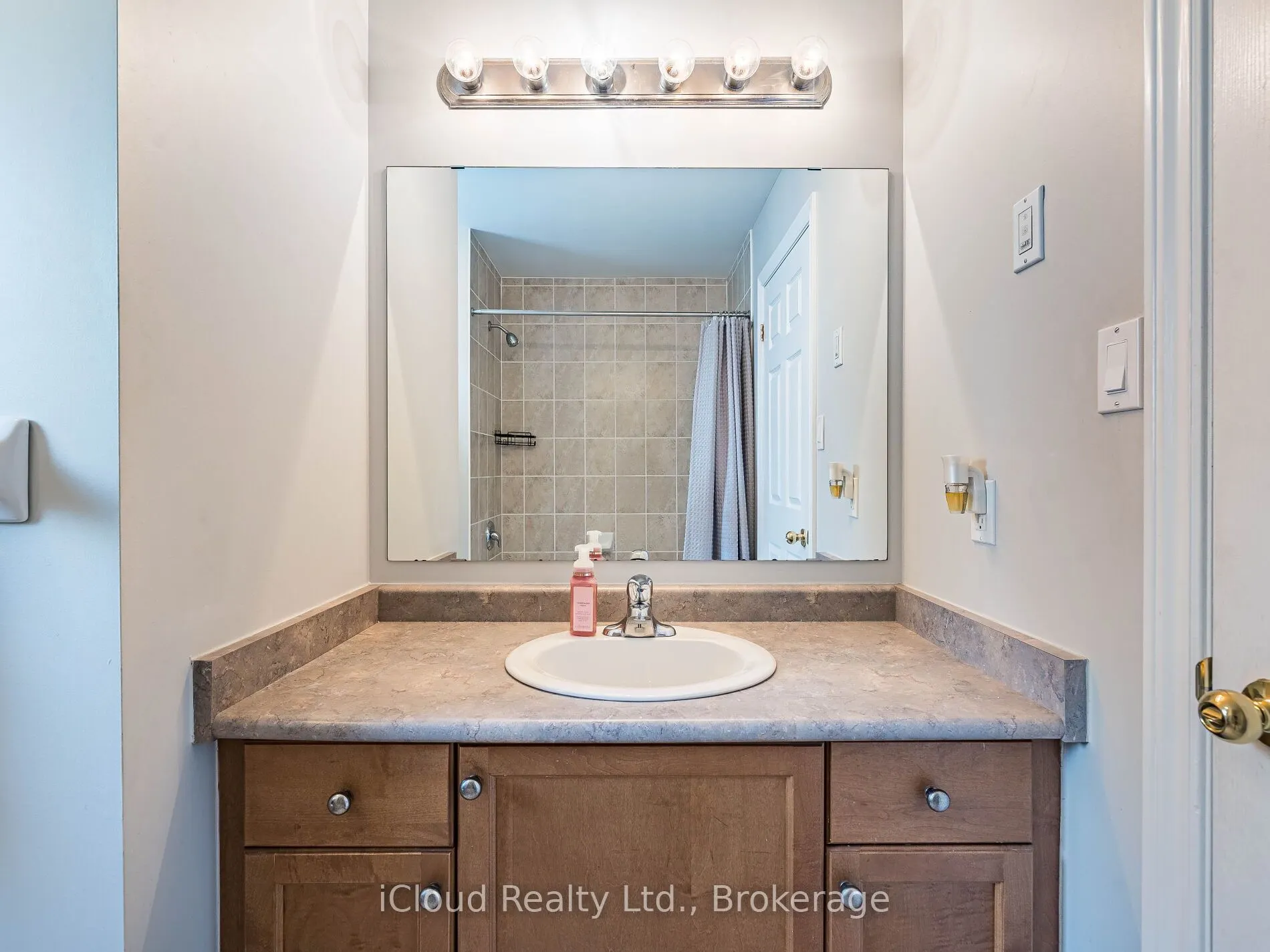 634 Oxbow Crescent