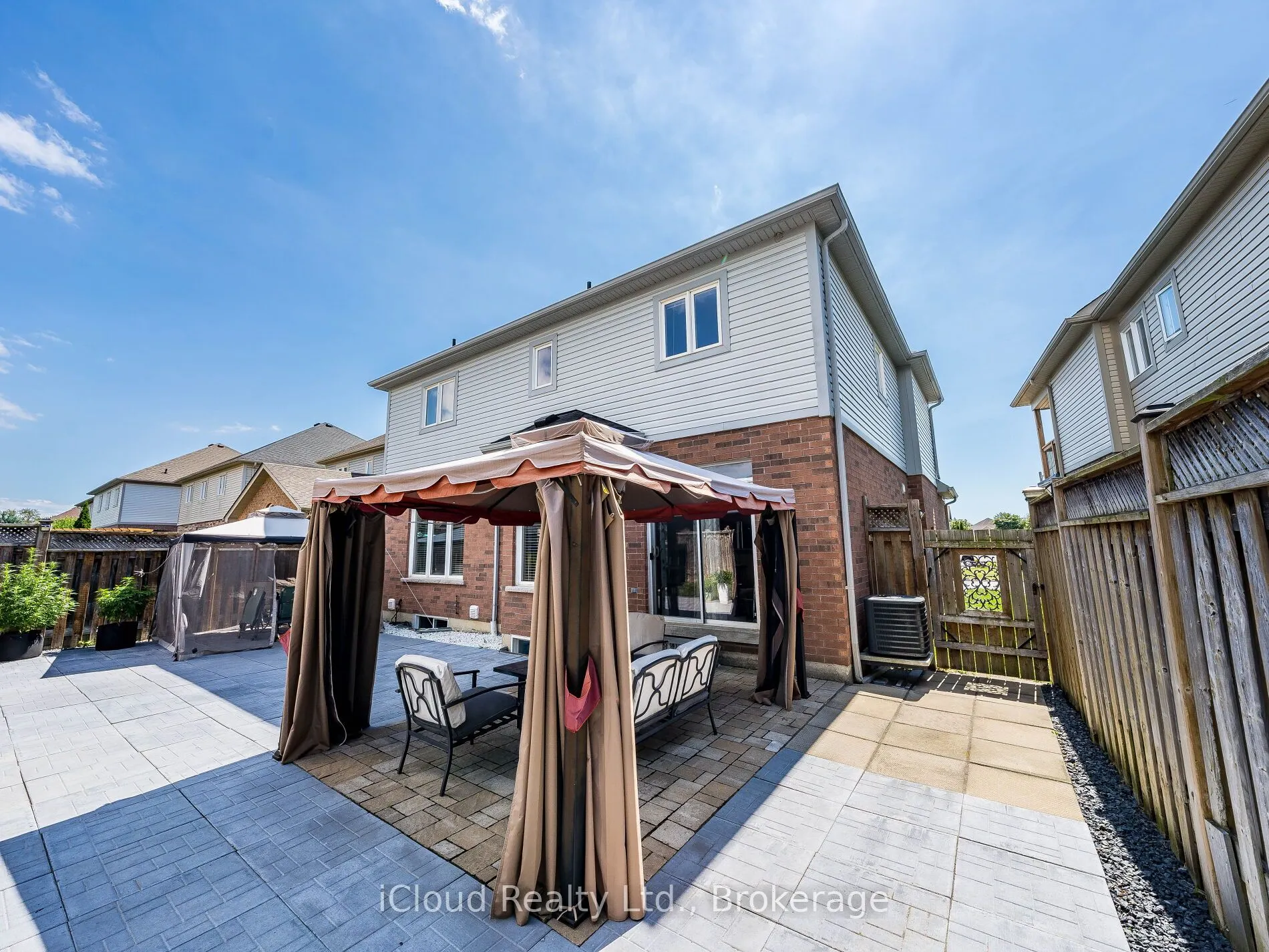 634 Oxbow Crescent