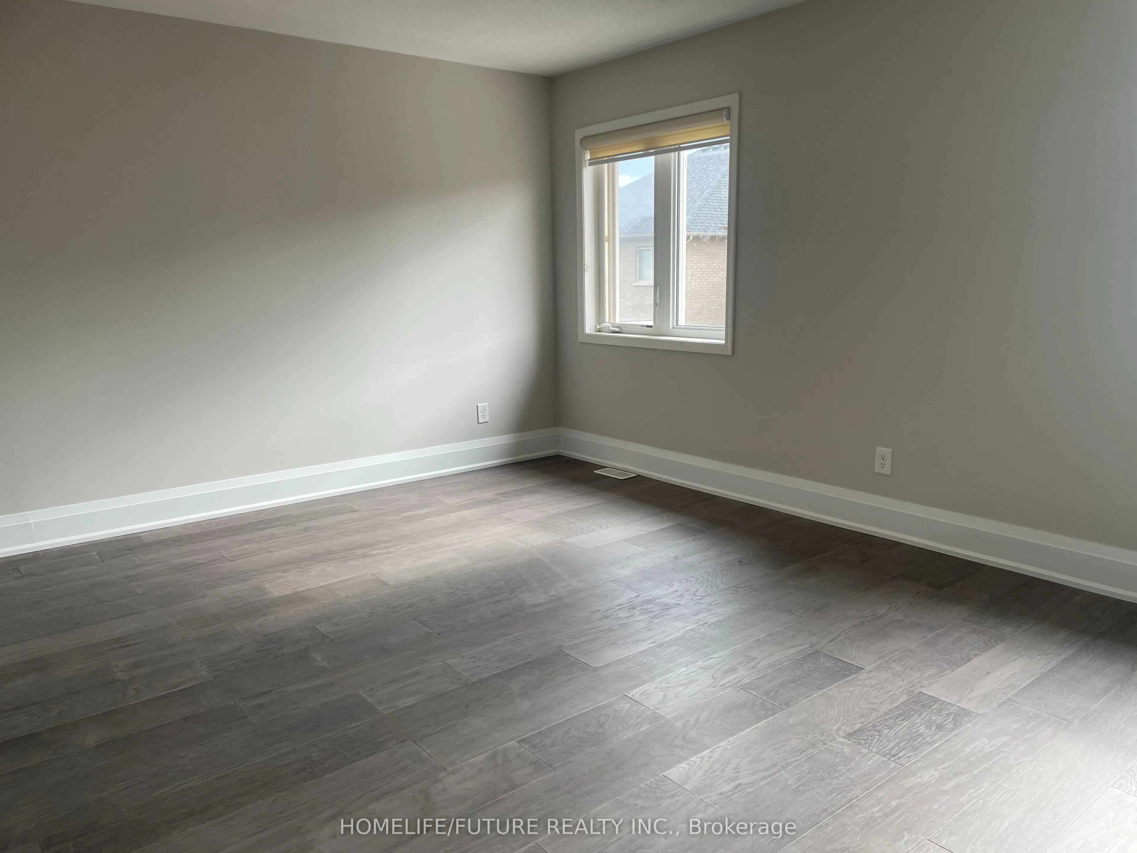 2412 Equestrain Crescent