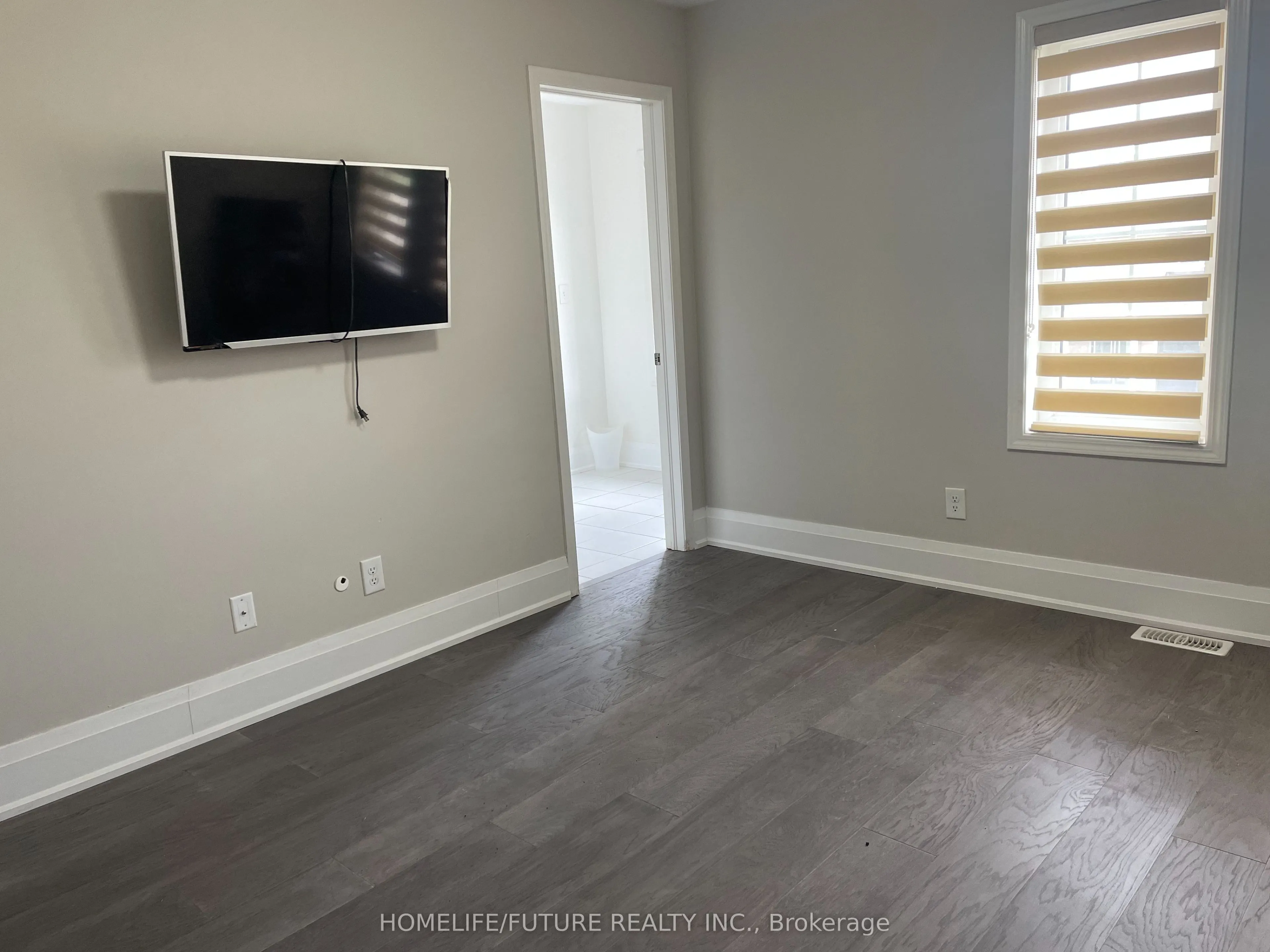 2412 Equestrain Crescent