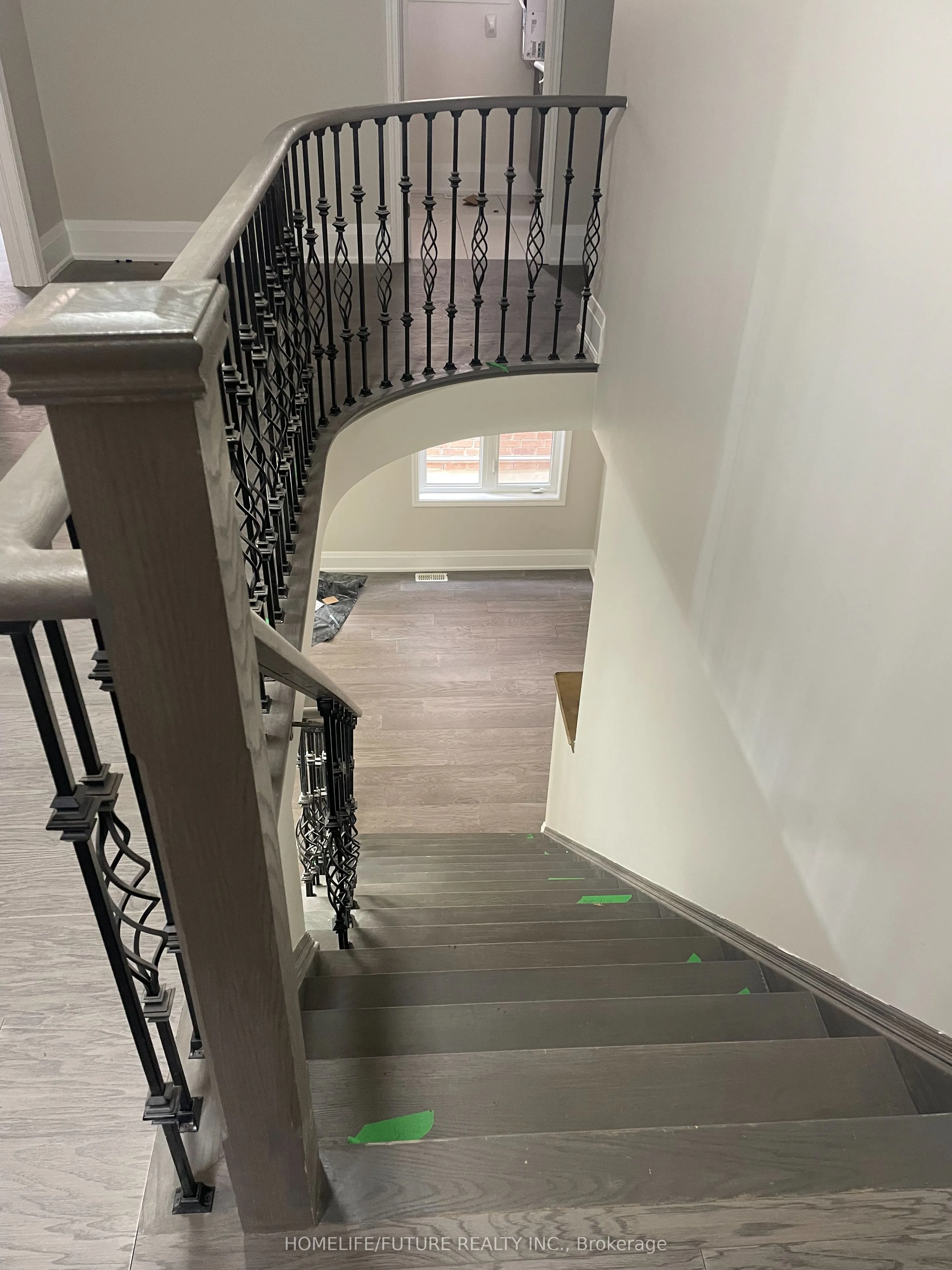 2412 Equestrain Crescent
