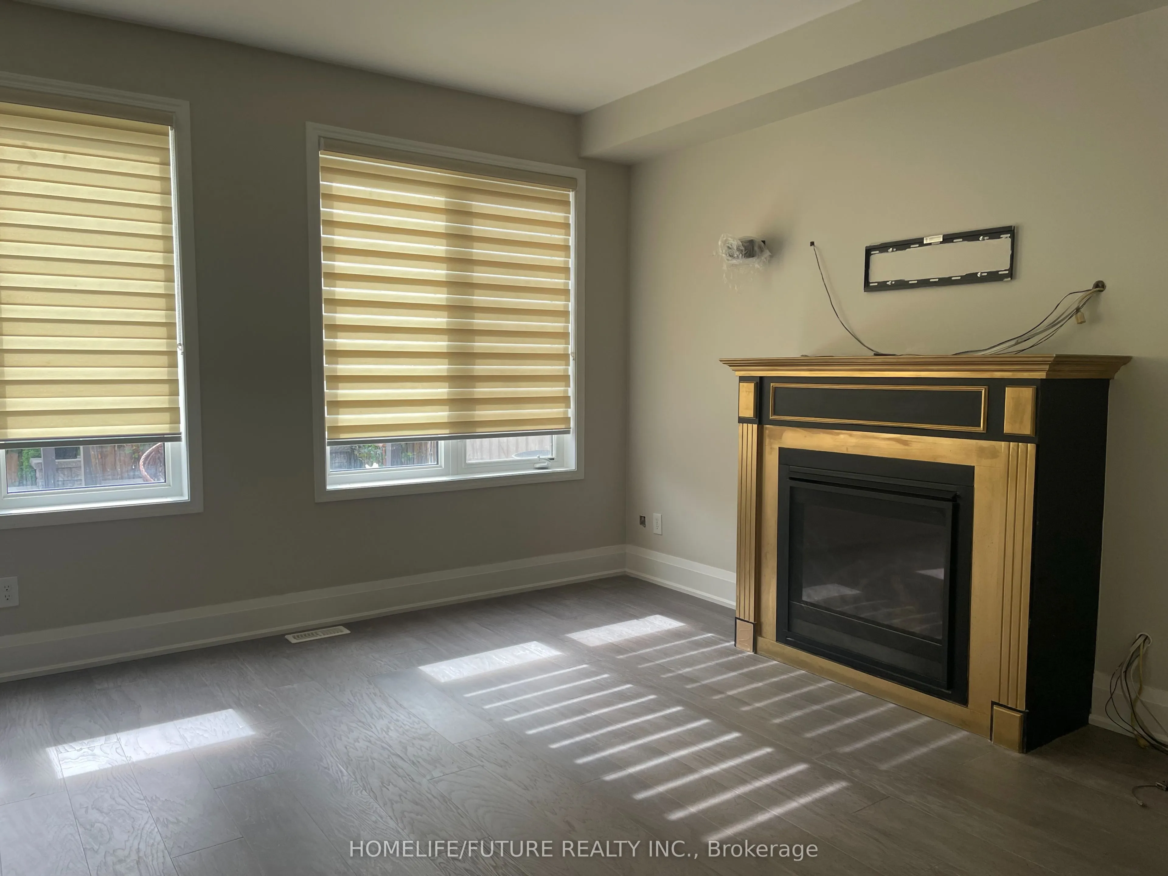 2412 Equestrain Crescent