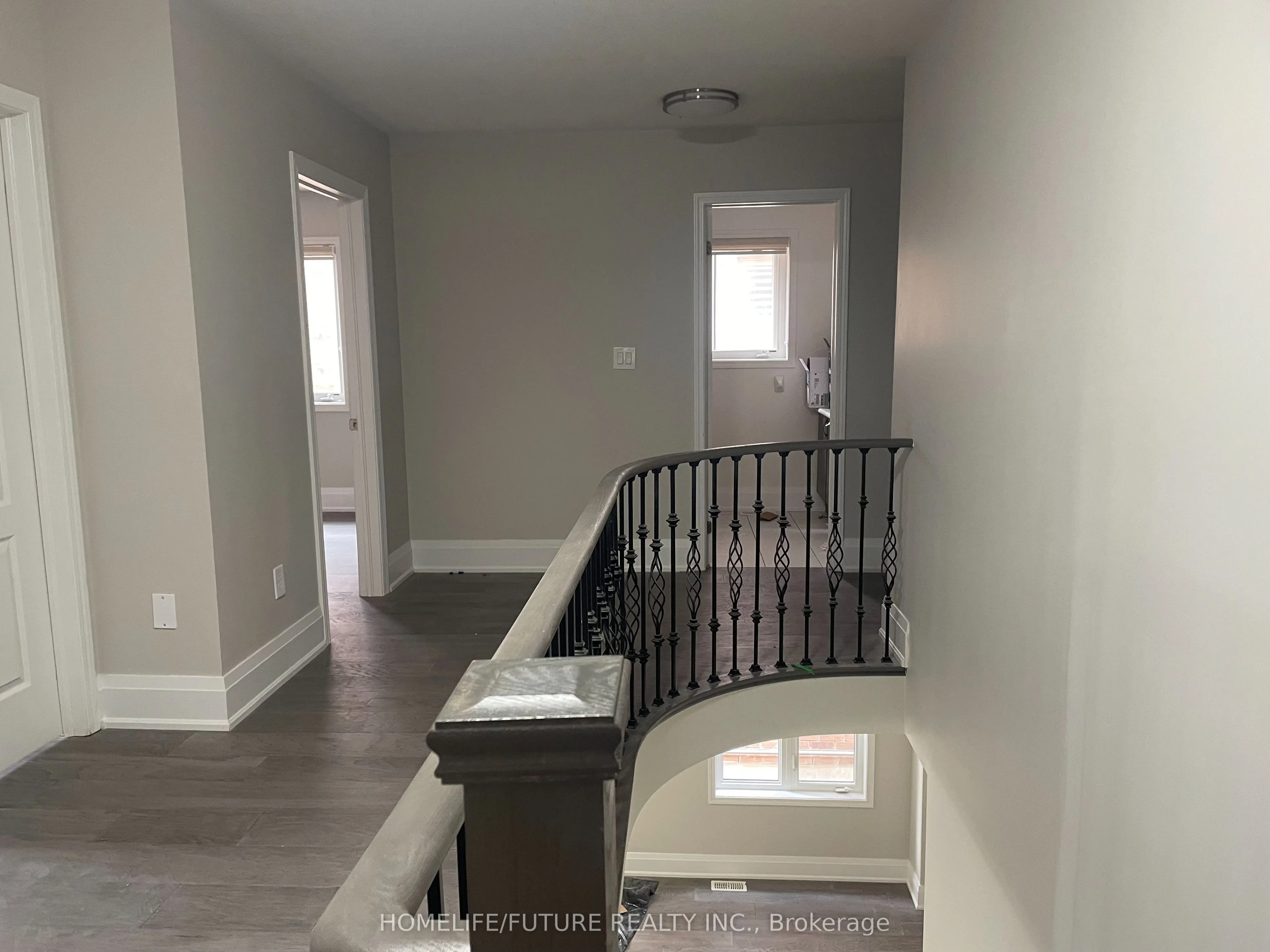 2412 Equestrain Crescent