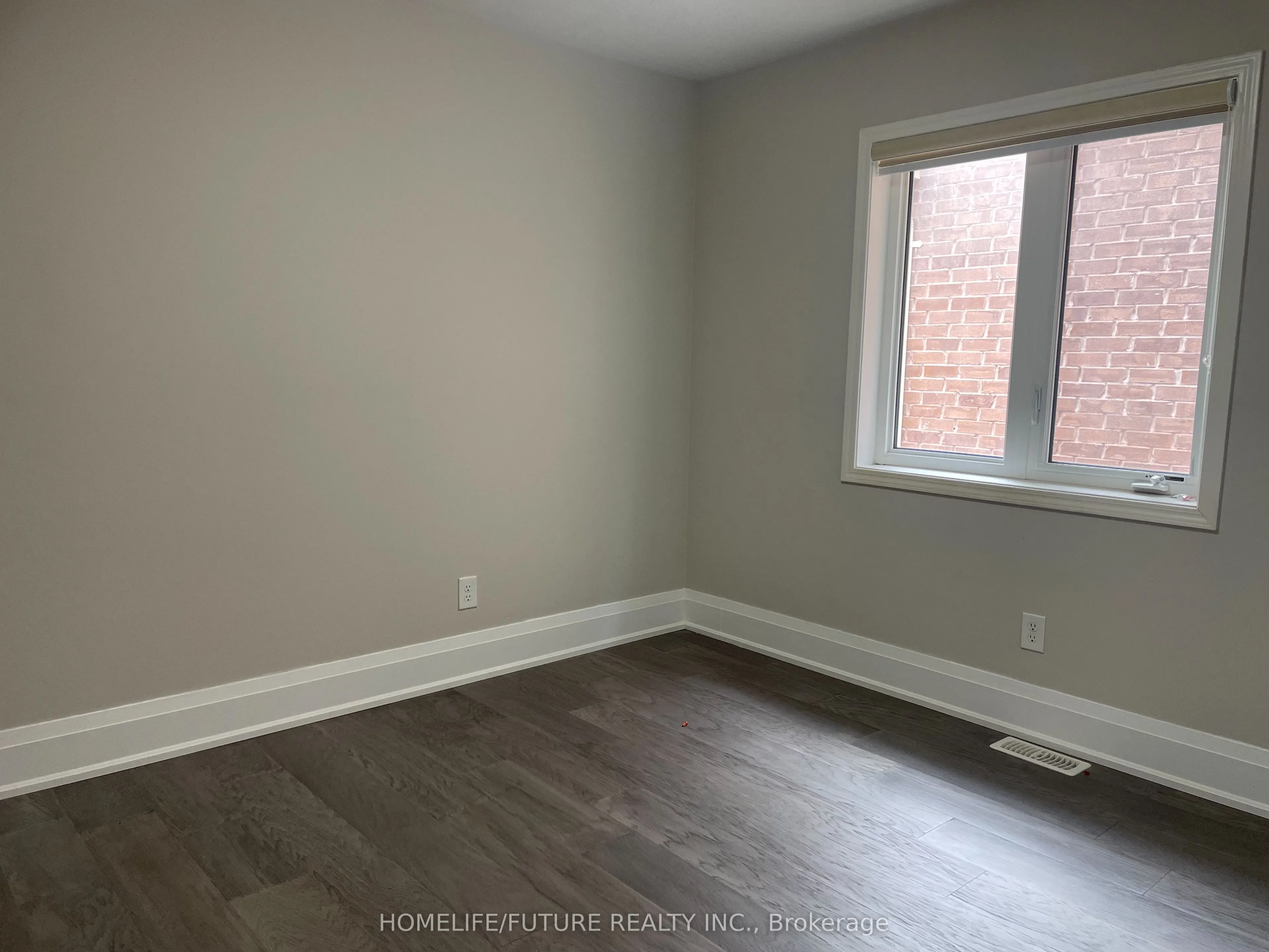 2412 Equestrain Crescent