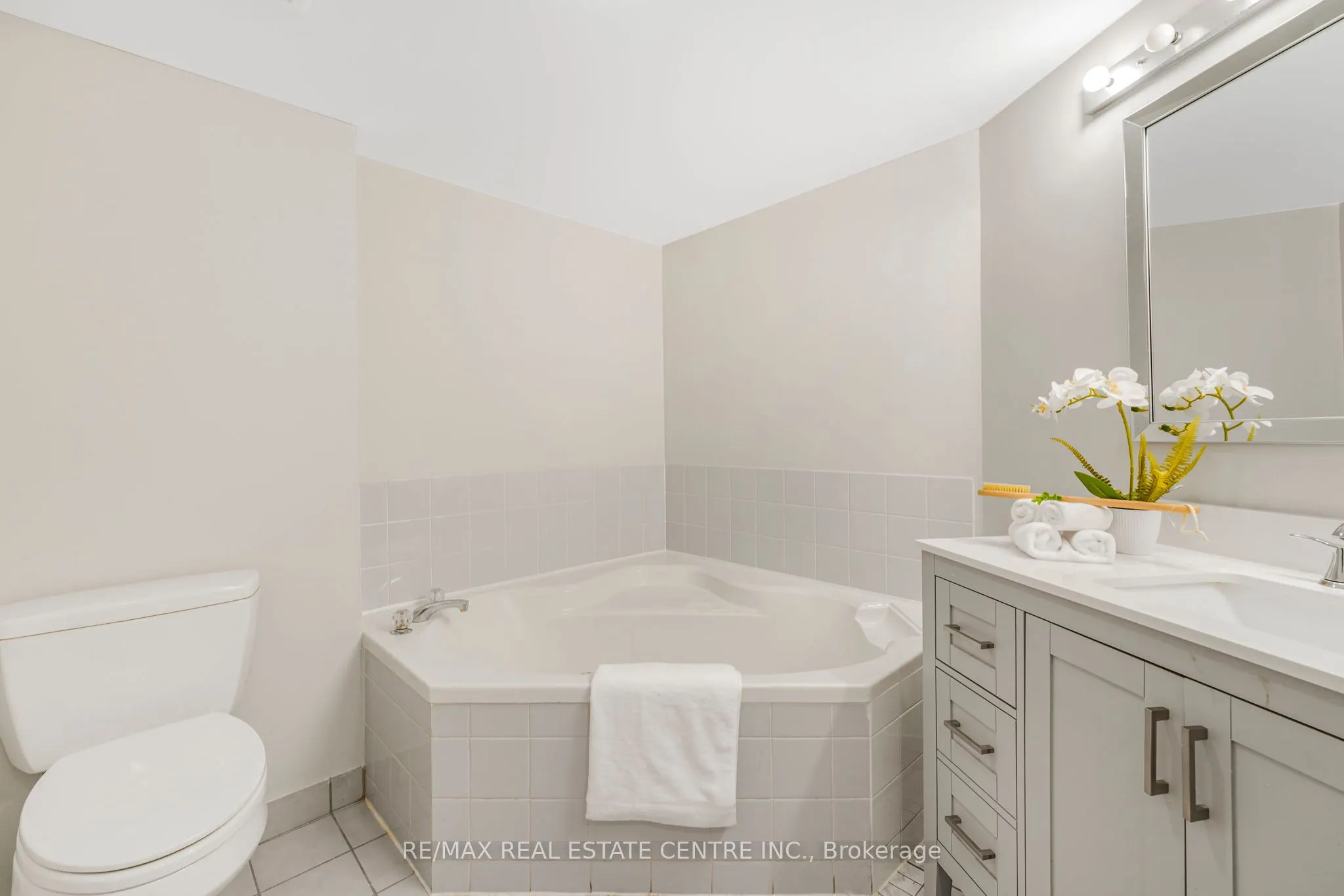 3233 Eglinton Avenue E, #407