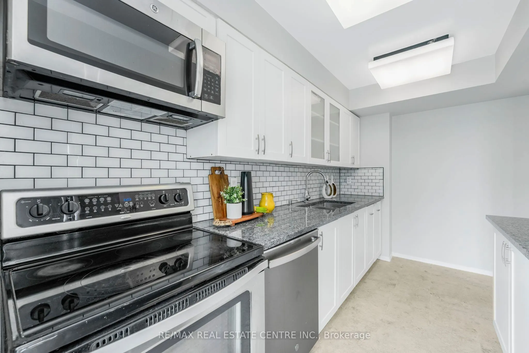 3233 Eglinton Avenue E, #407