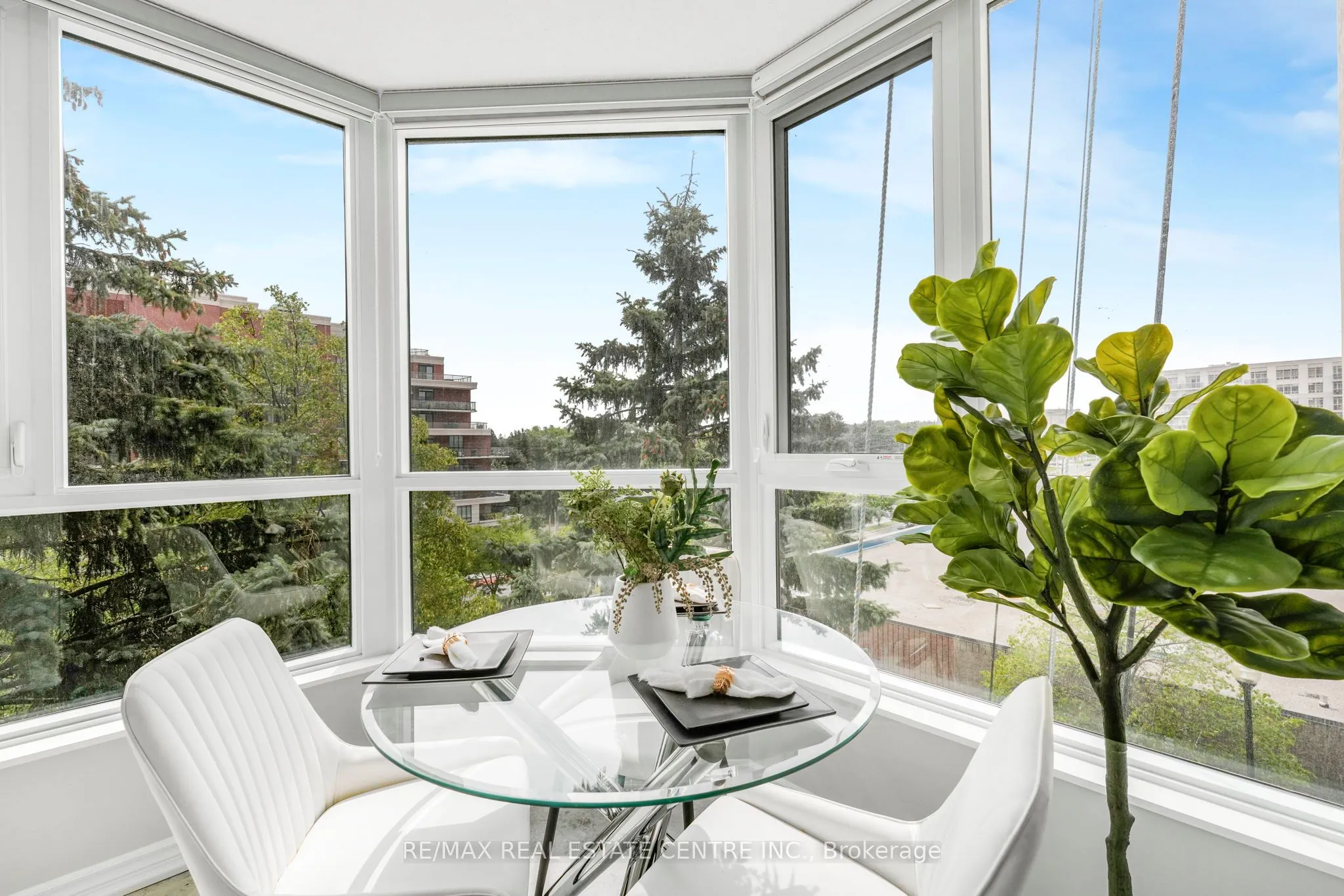 3233 Eglinton Avenue E, #407