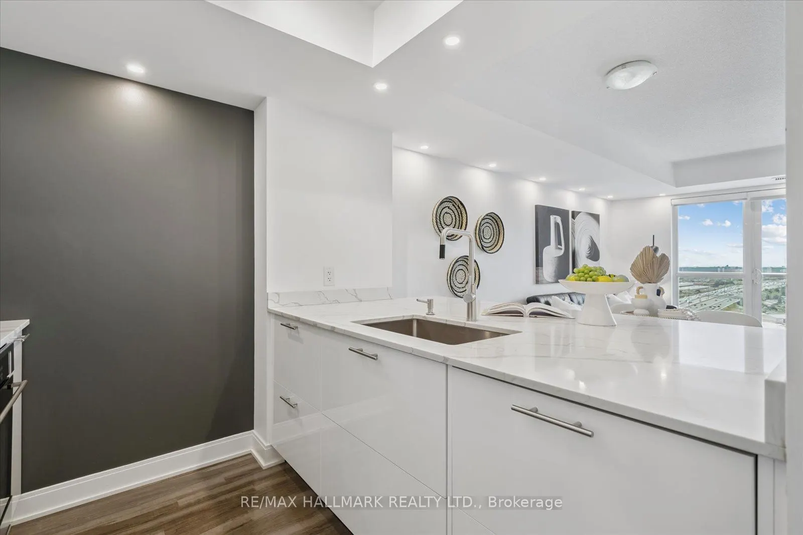 125 Village Green Square, #3006