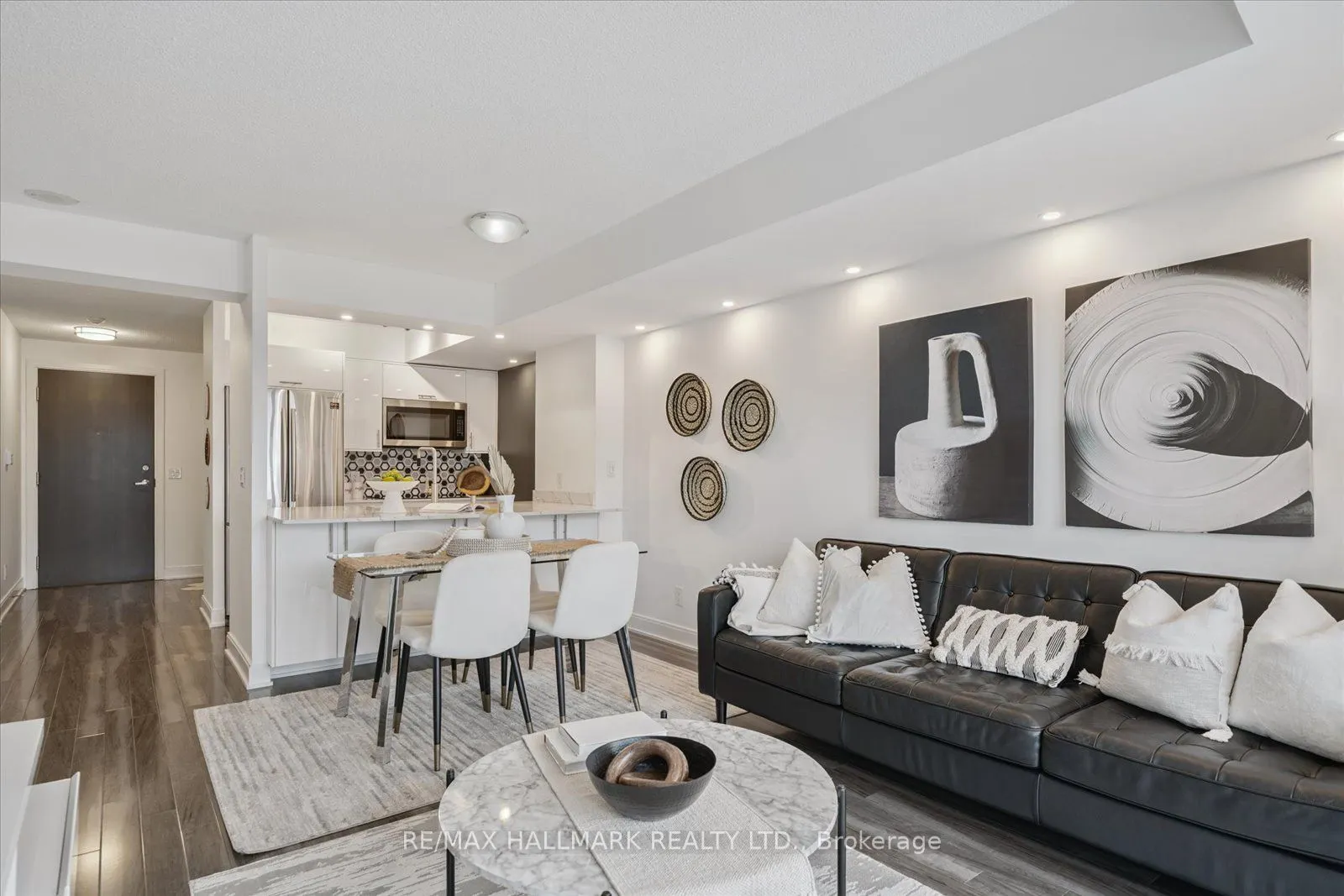 125 Village Green Square, #3006