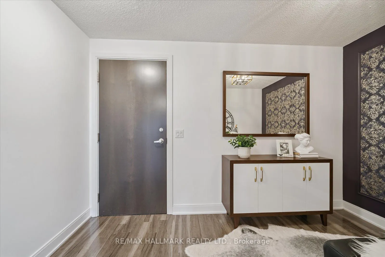 125 Village Green Square, #3006