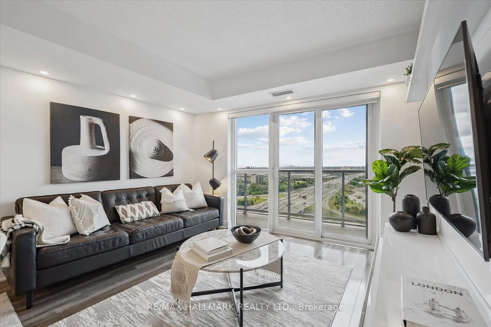 125 Village Green Square, #3006