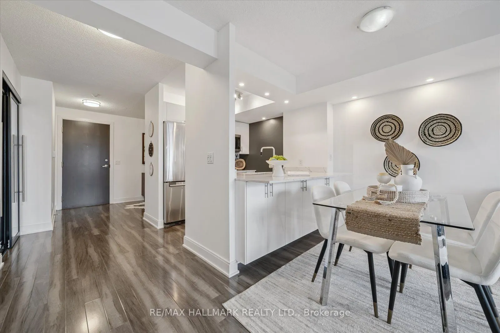 125 Village Green Square, #3006