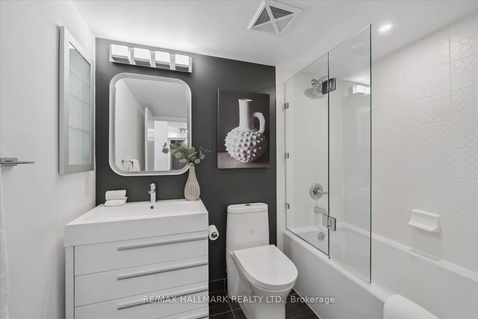 125 Village Green Square, #3006