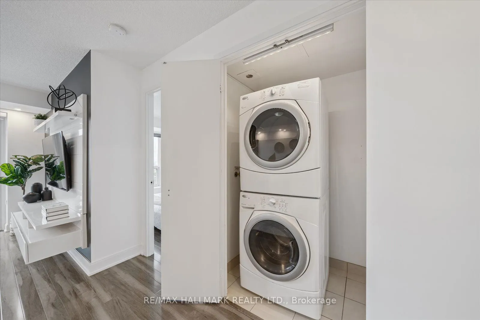 125 Village Green Square, #3006