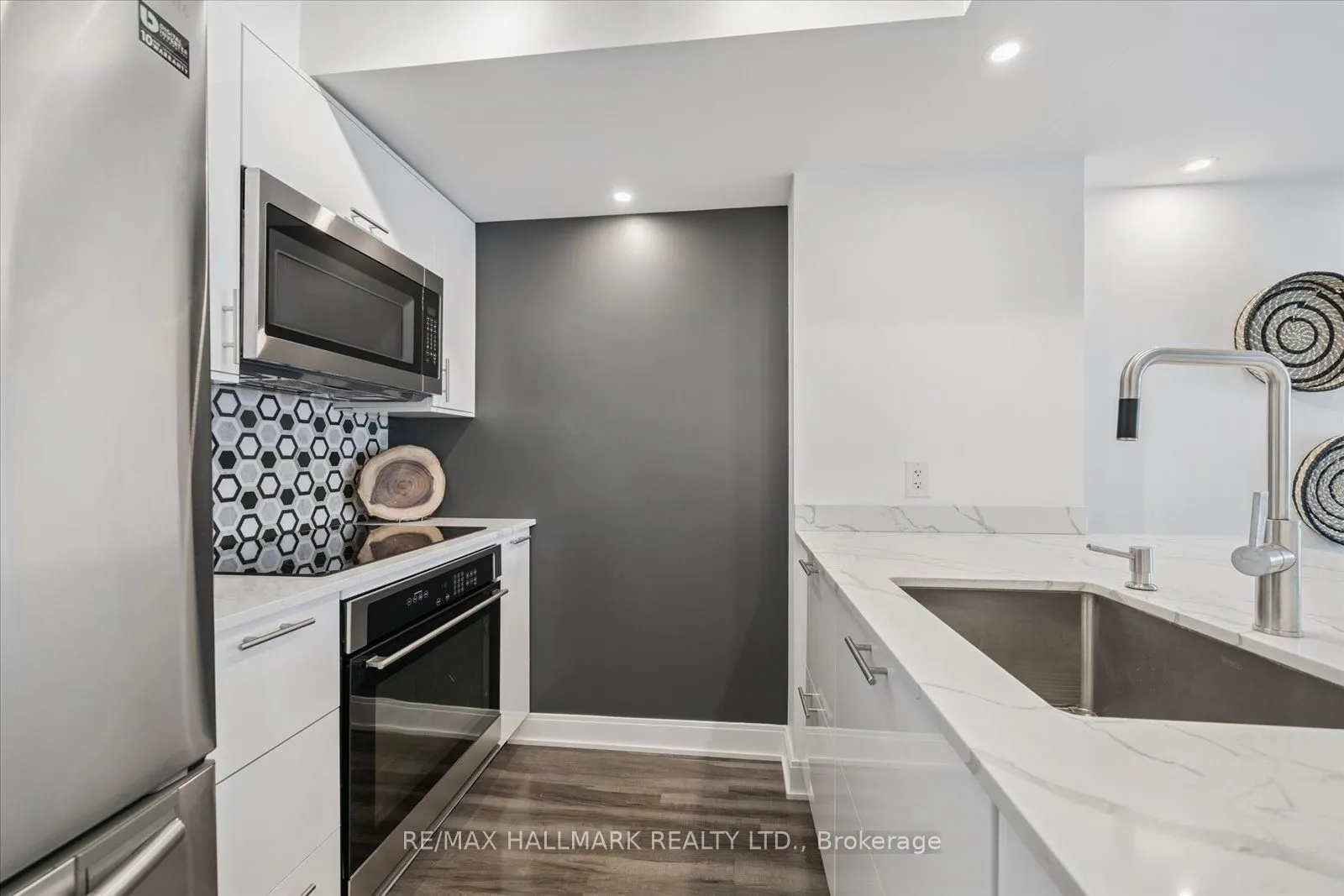 125 Village Green Square, #3006