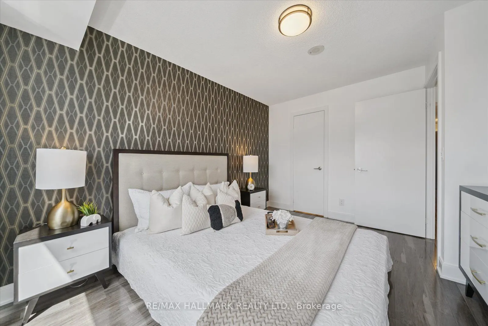125 Village Green Square, #3006