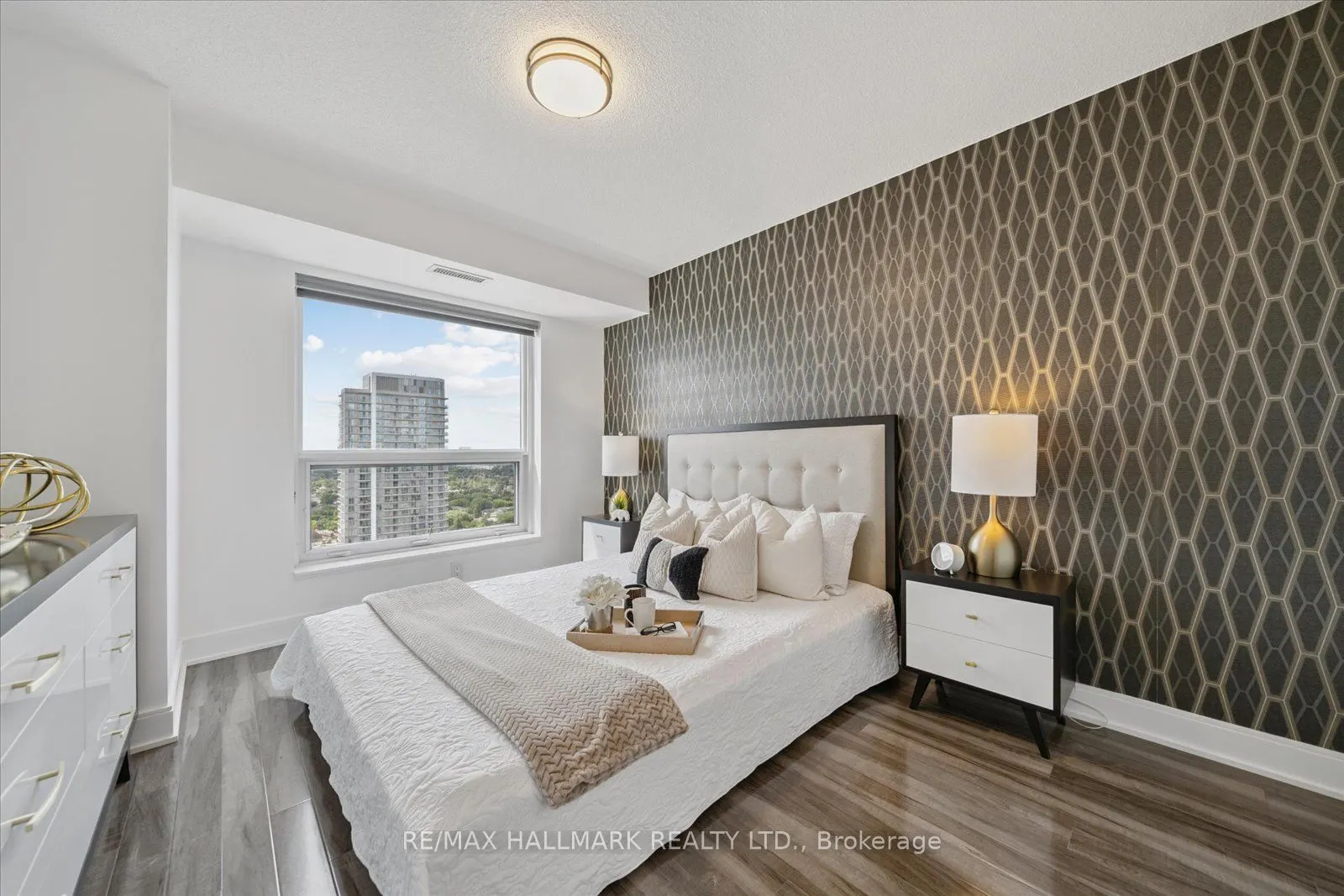 125 Village Green Square, #3006