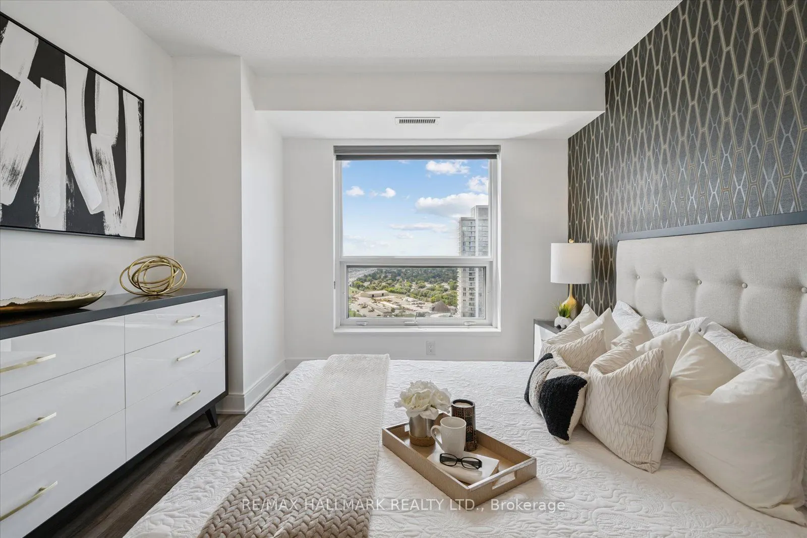 125 Village Green Square, #3006