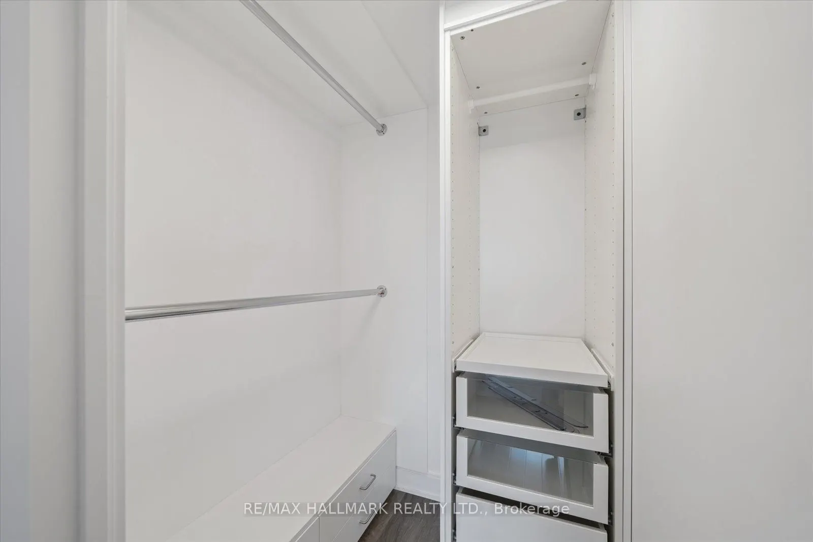 125 Village Green Square, #3006