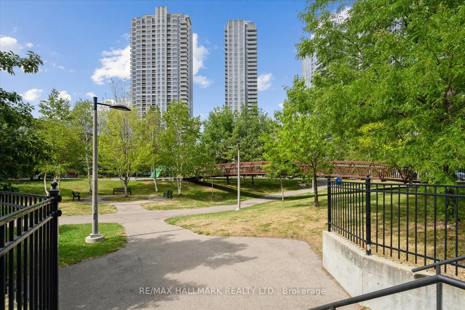 125 Village Green Square, #3006