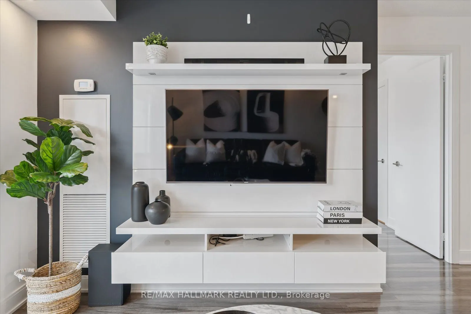 125 Village Green Square, #3006