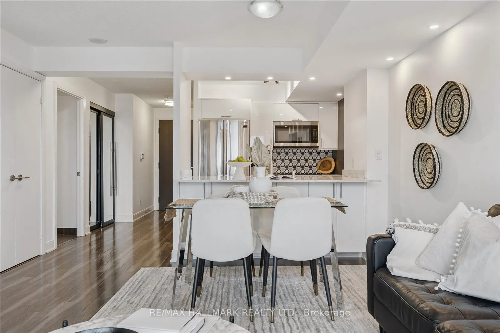 125 Village Green Square, #3006