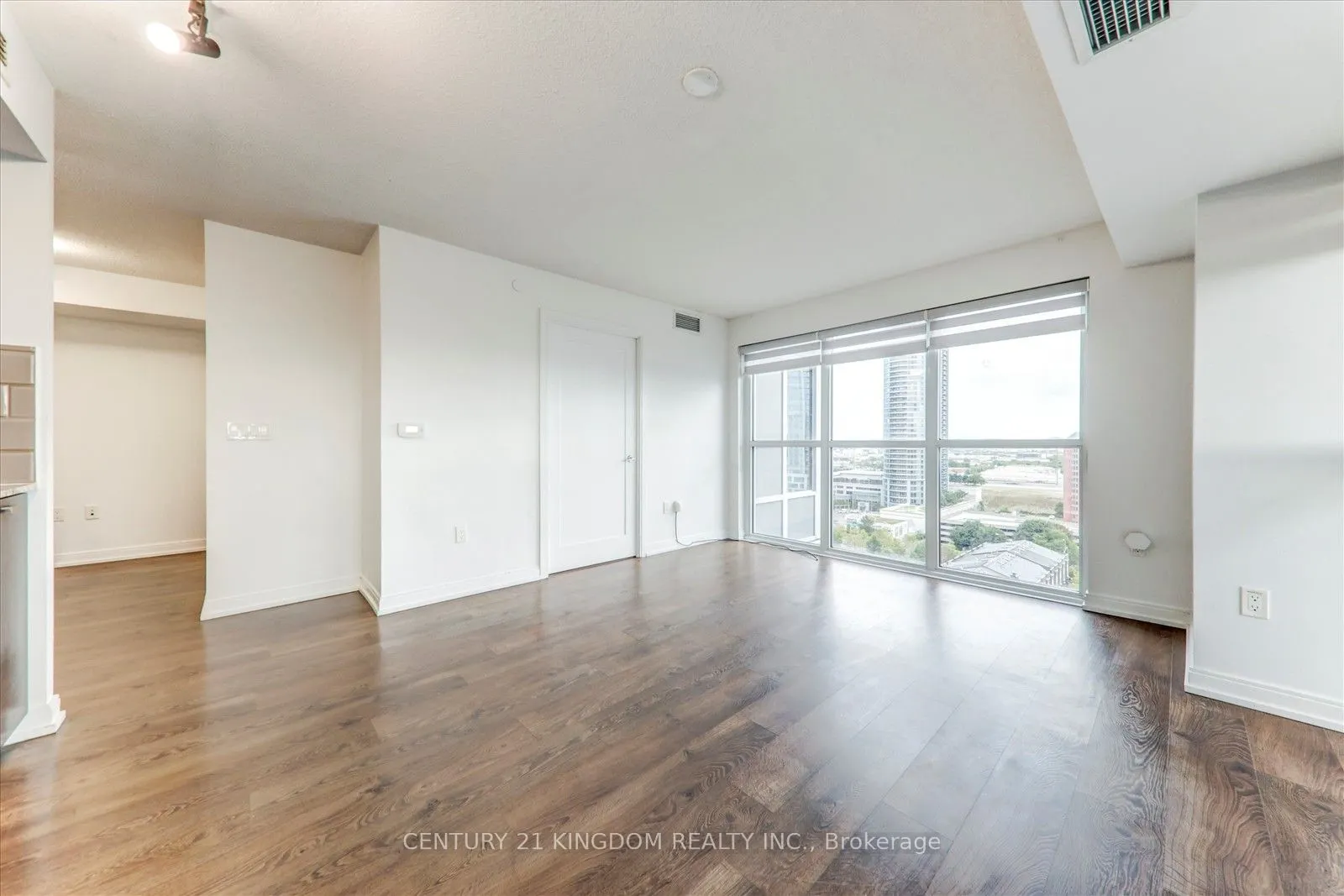 275 Village Green Square, #1423