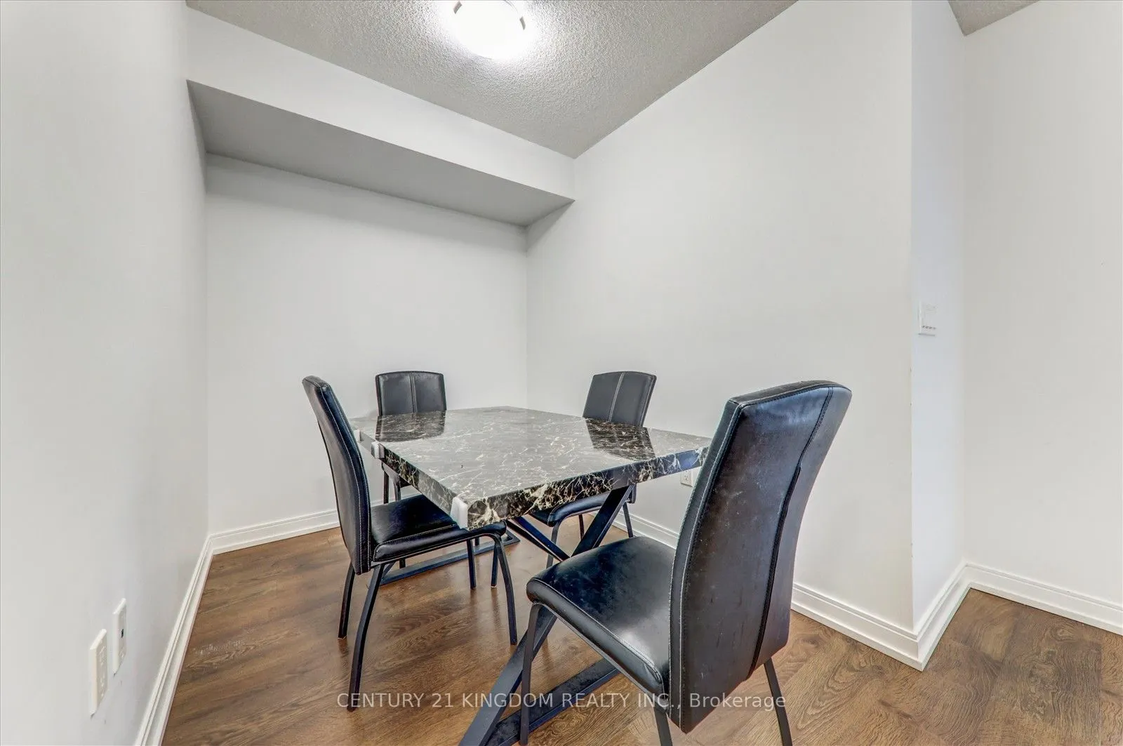 275 Village Green Square, #1423