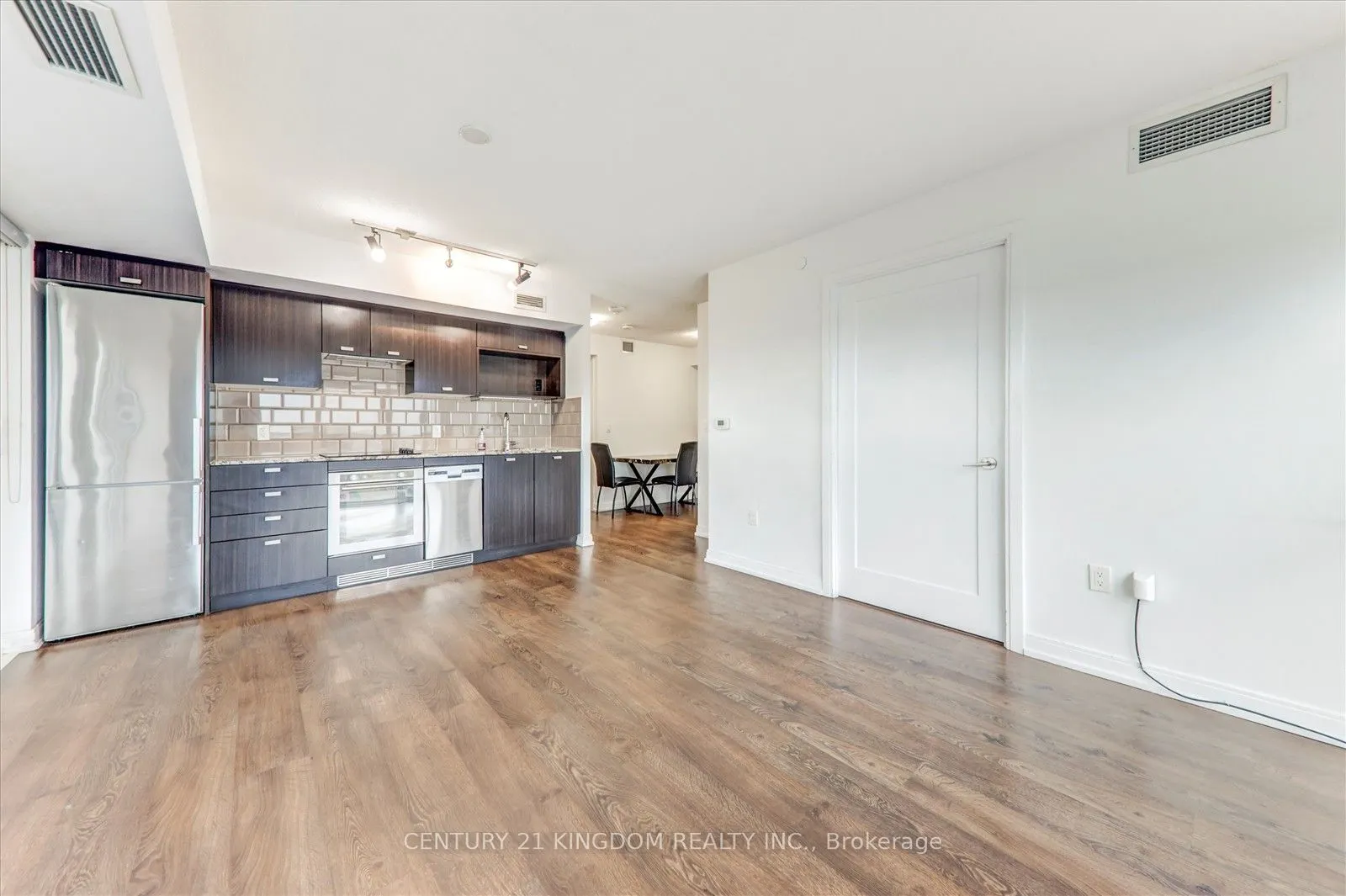 275 Village Green Square, #1423