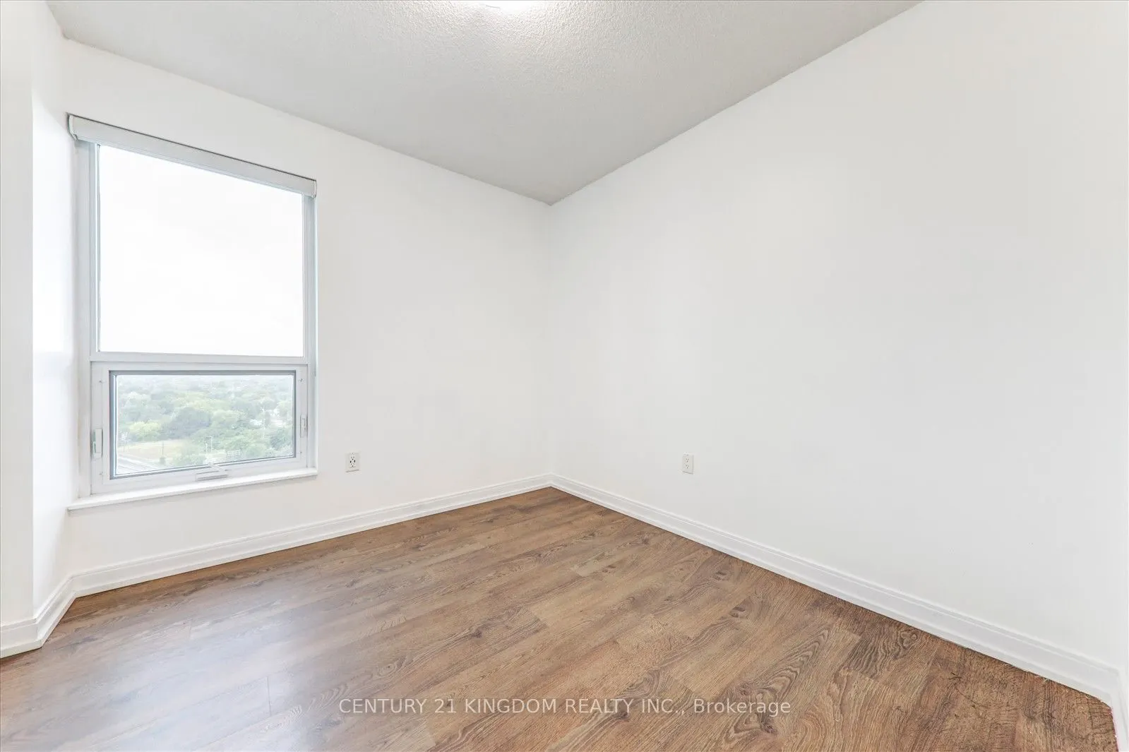 275 Village Green Square, #1423