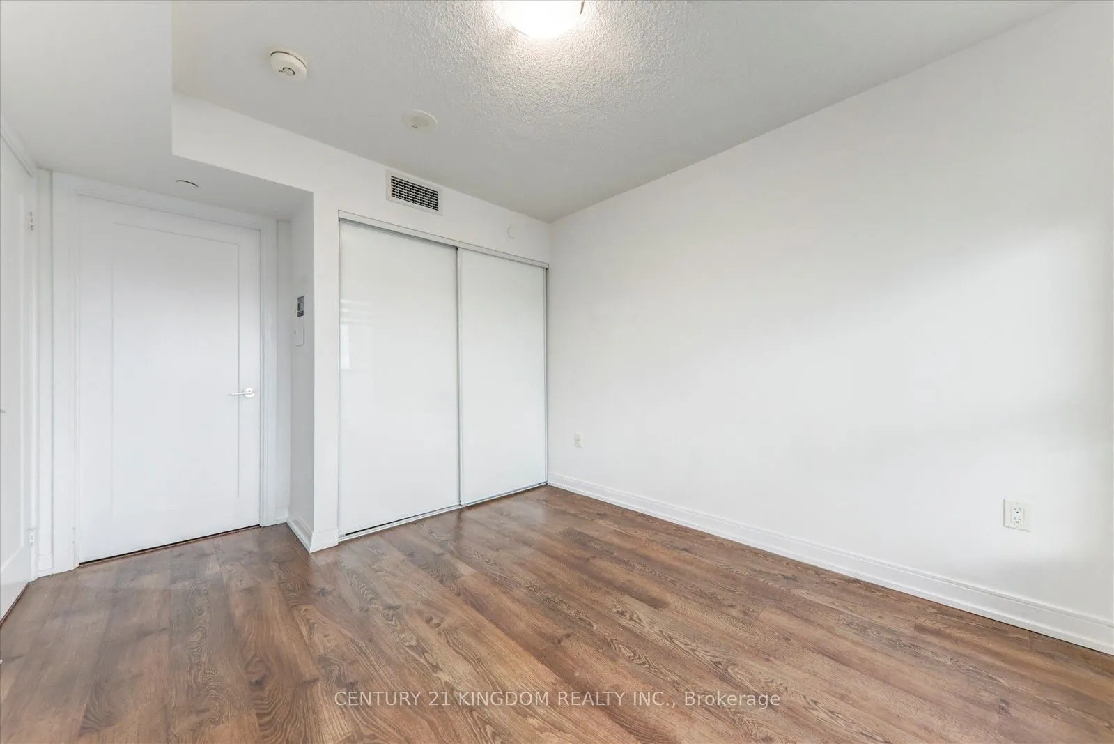 275 Village Green Square, #1423