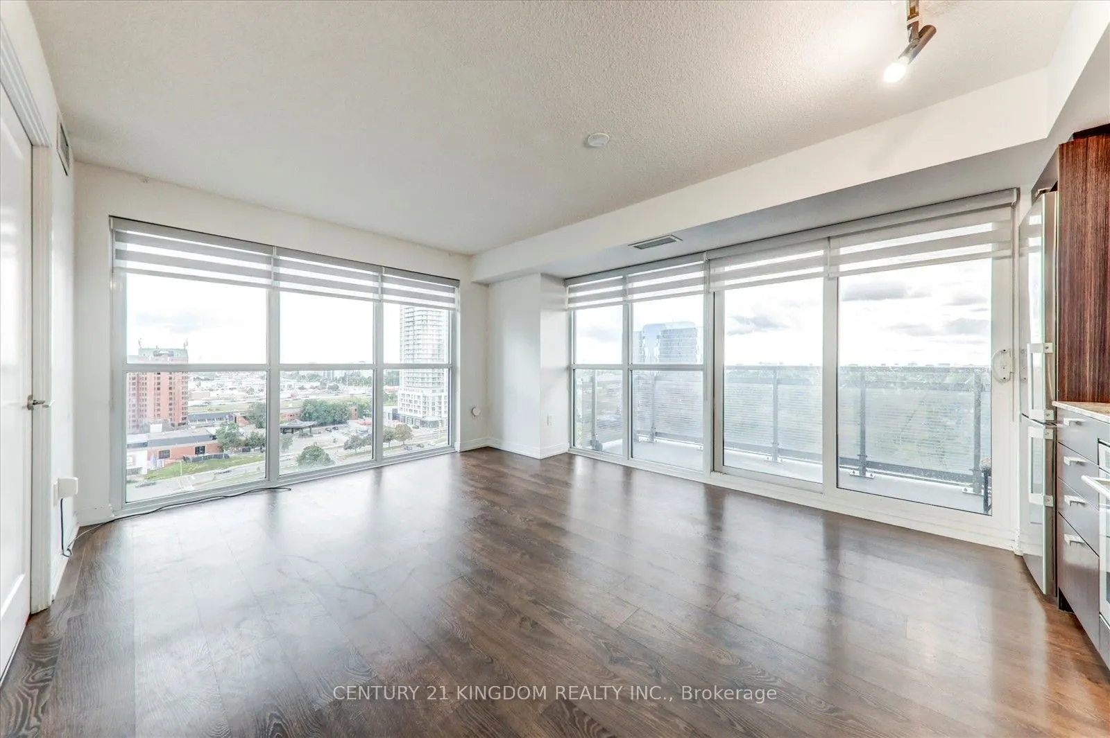 275 Village Green Square, #1423