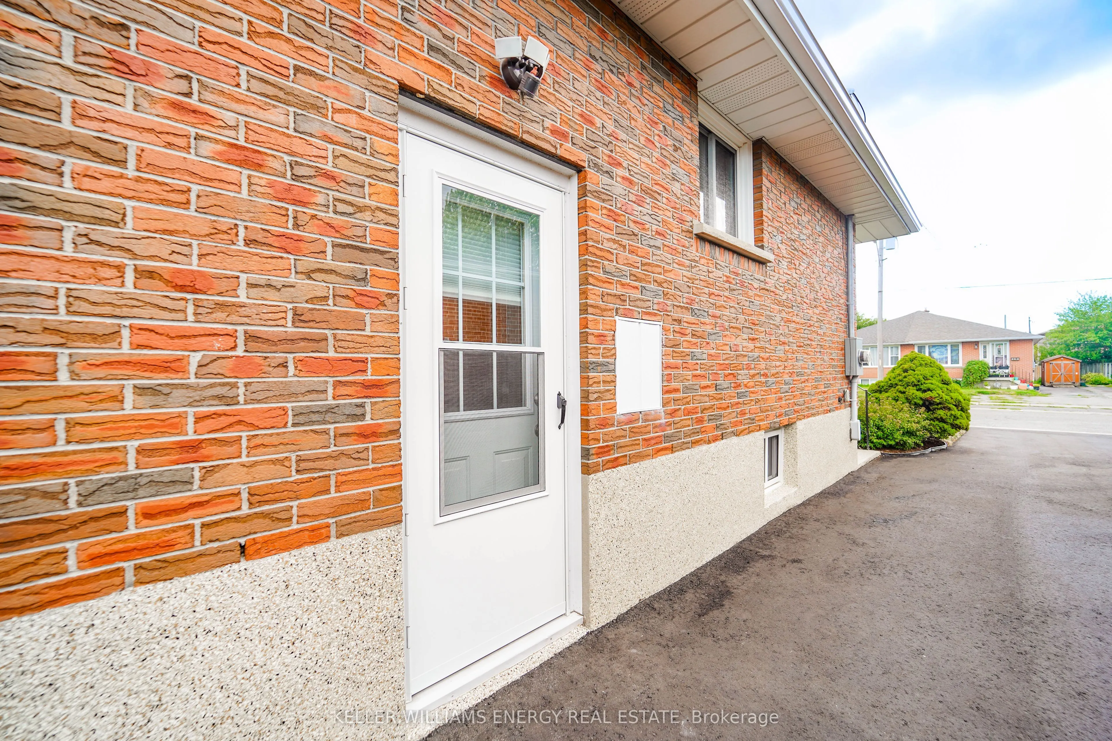 586 Montcalm Avenue