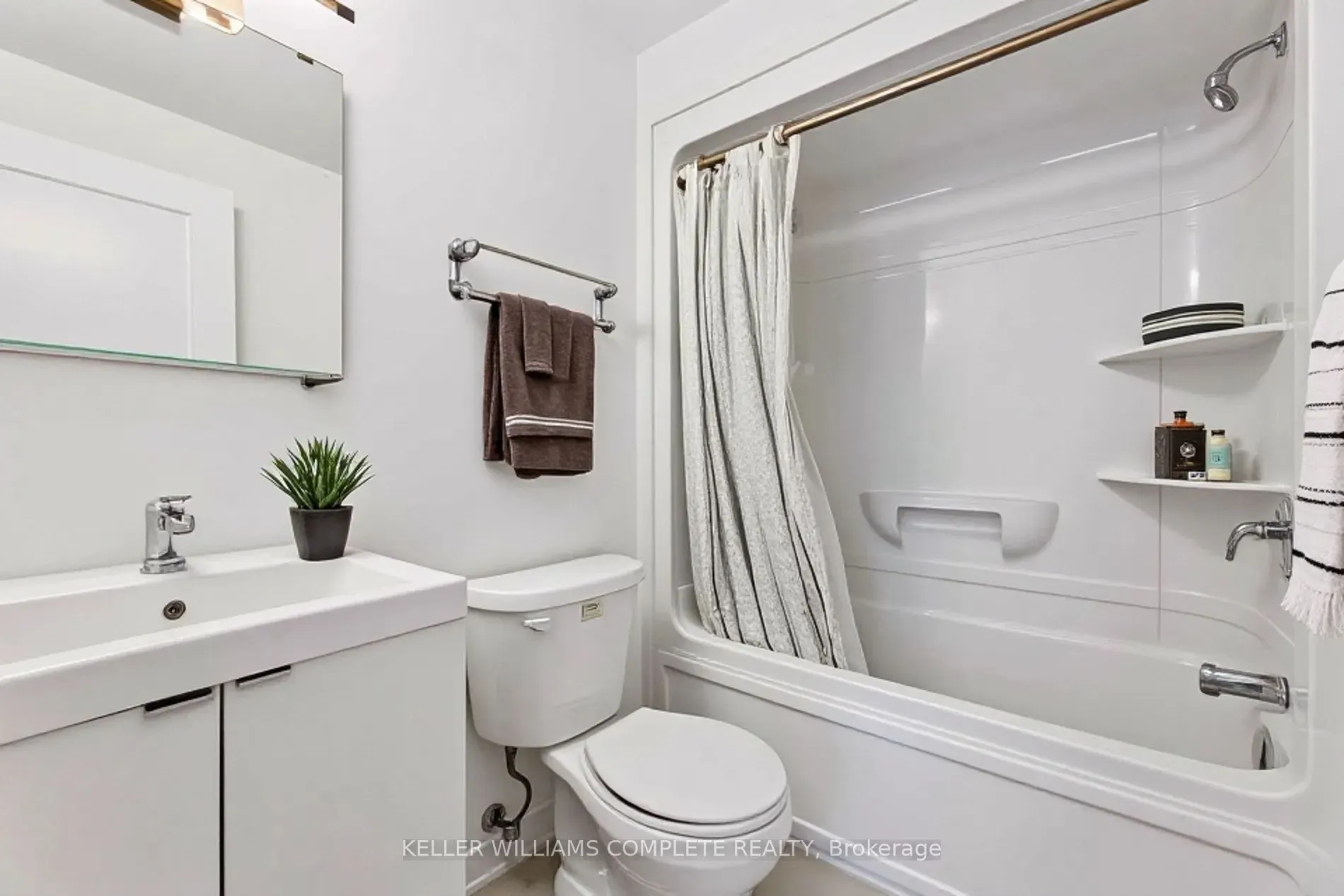 1740 Simcoe Street N, #40