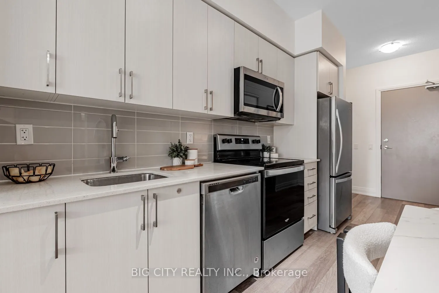 3121 Sheppard Avenue E, #611