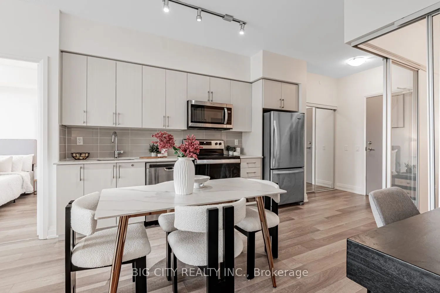 3121 Sheppard Avenue E, #611