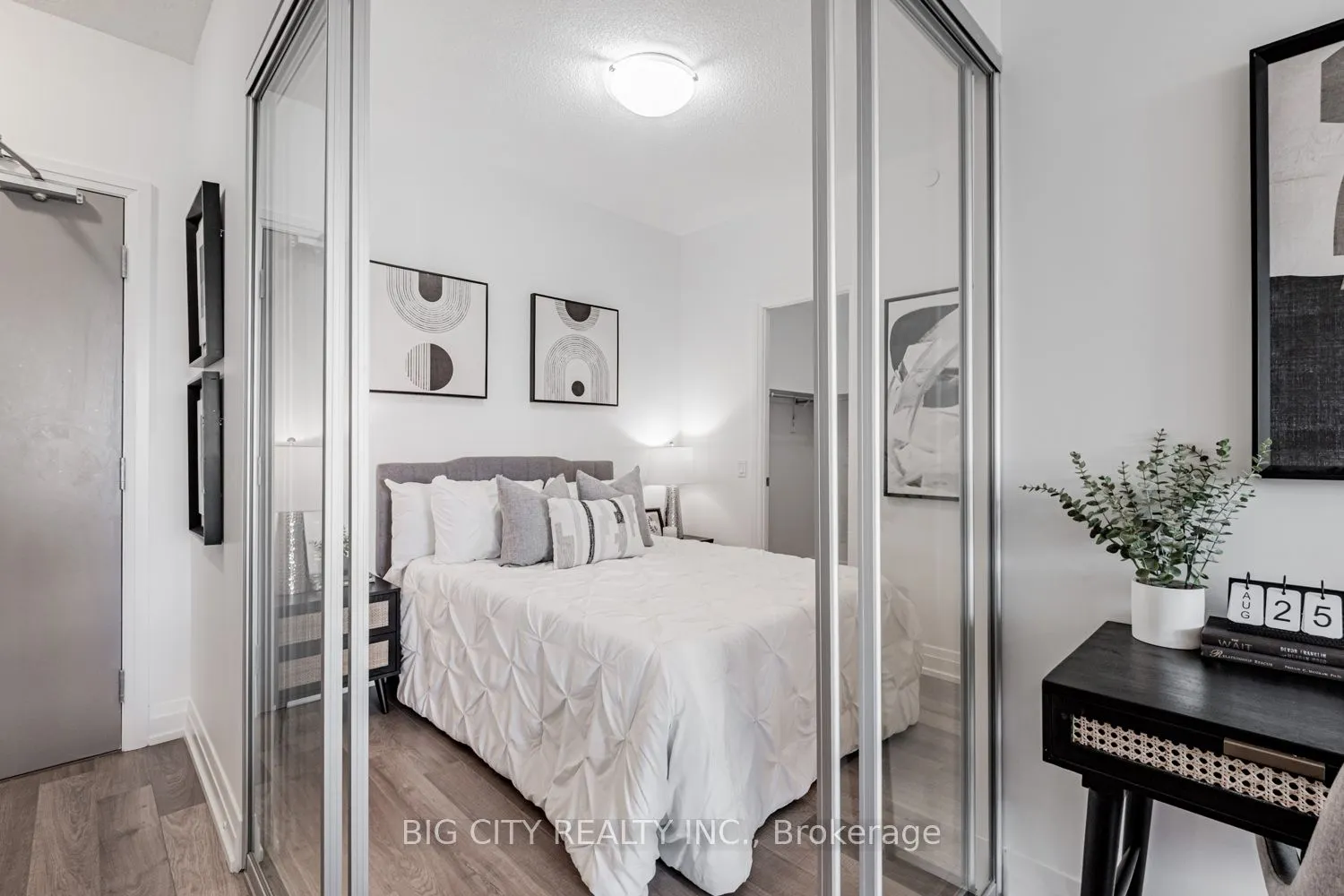 3121 Sheppard Avenue E, #611