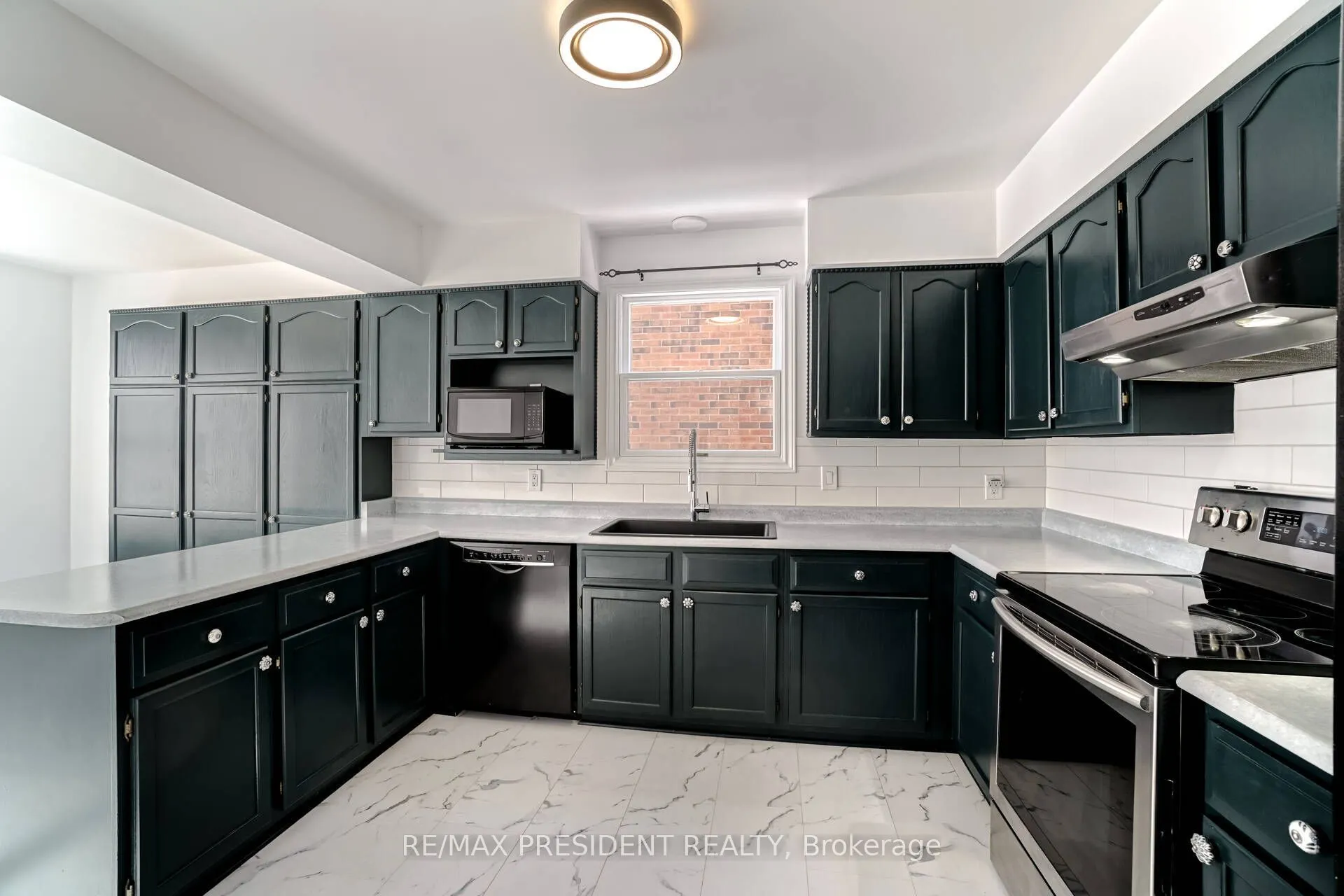 2 White Cliffe Drive