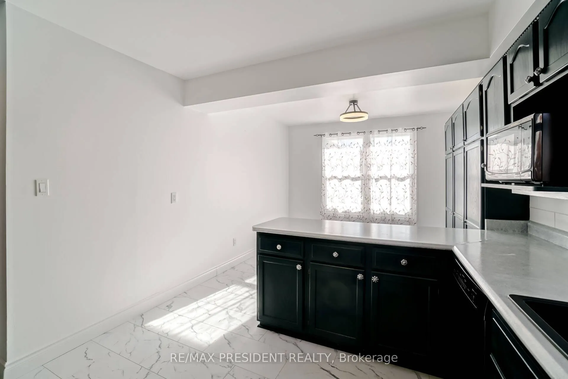 2 White Cliffe Drive