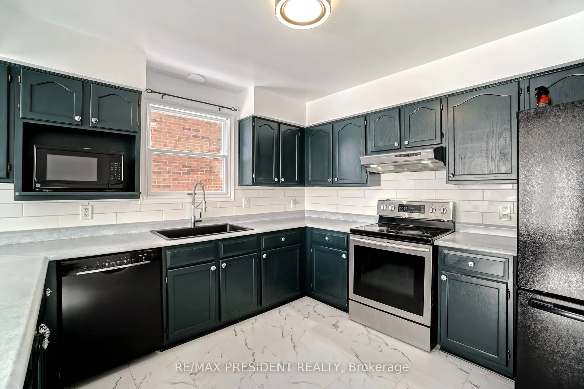 2 White Cliffe Drive