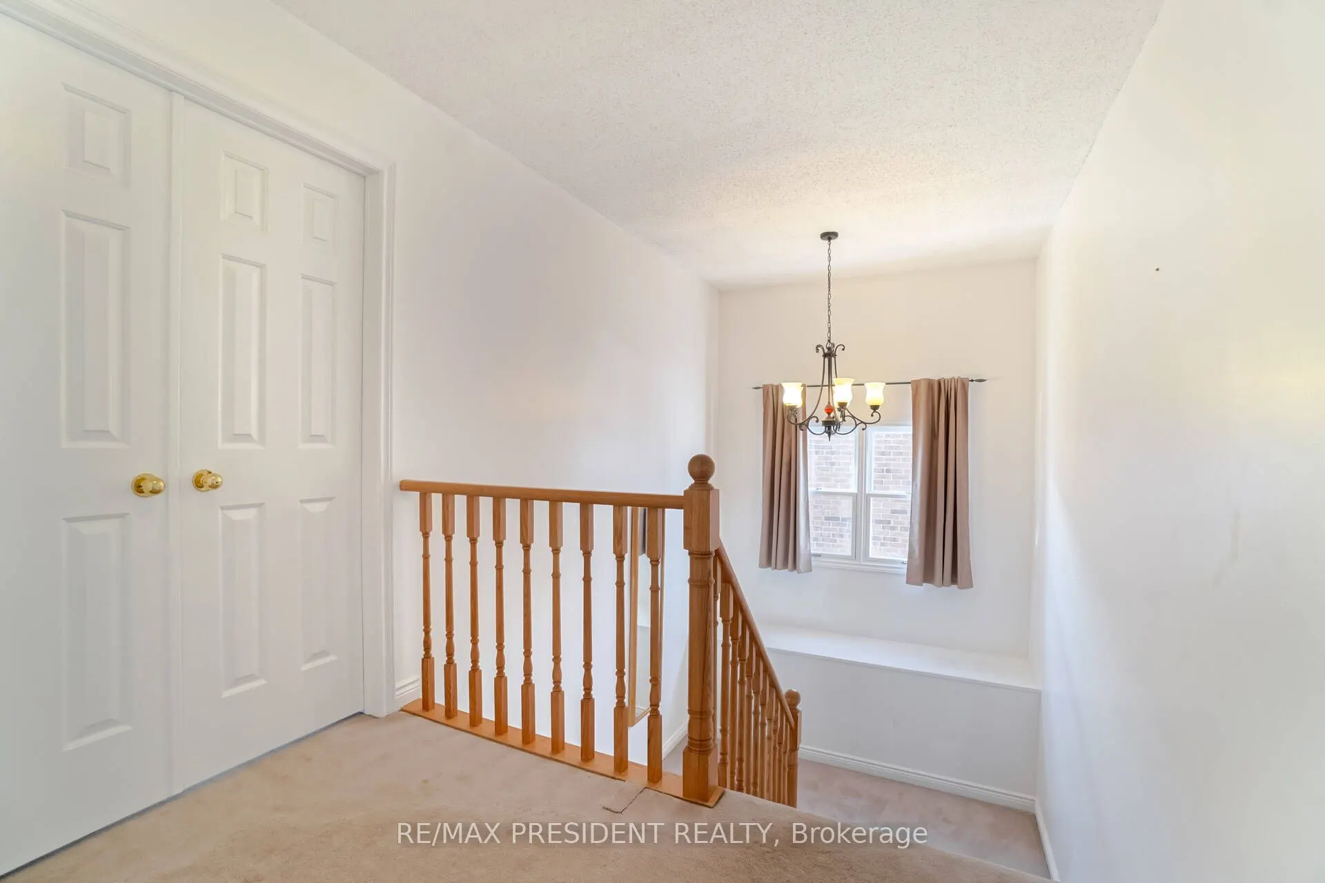 2 White Cliffe Drive