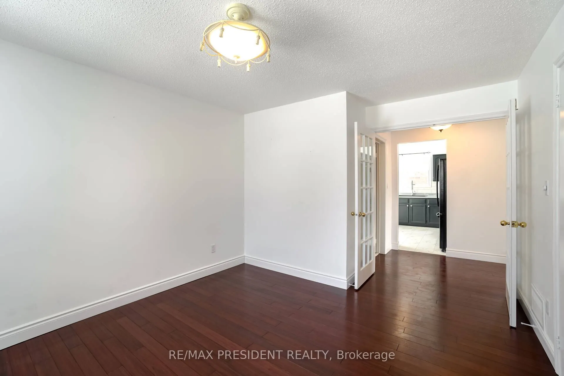 2 White Cliffe Drive