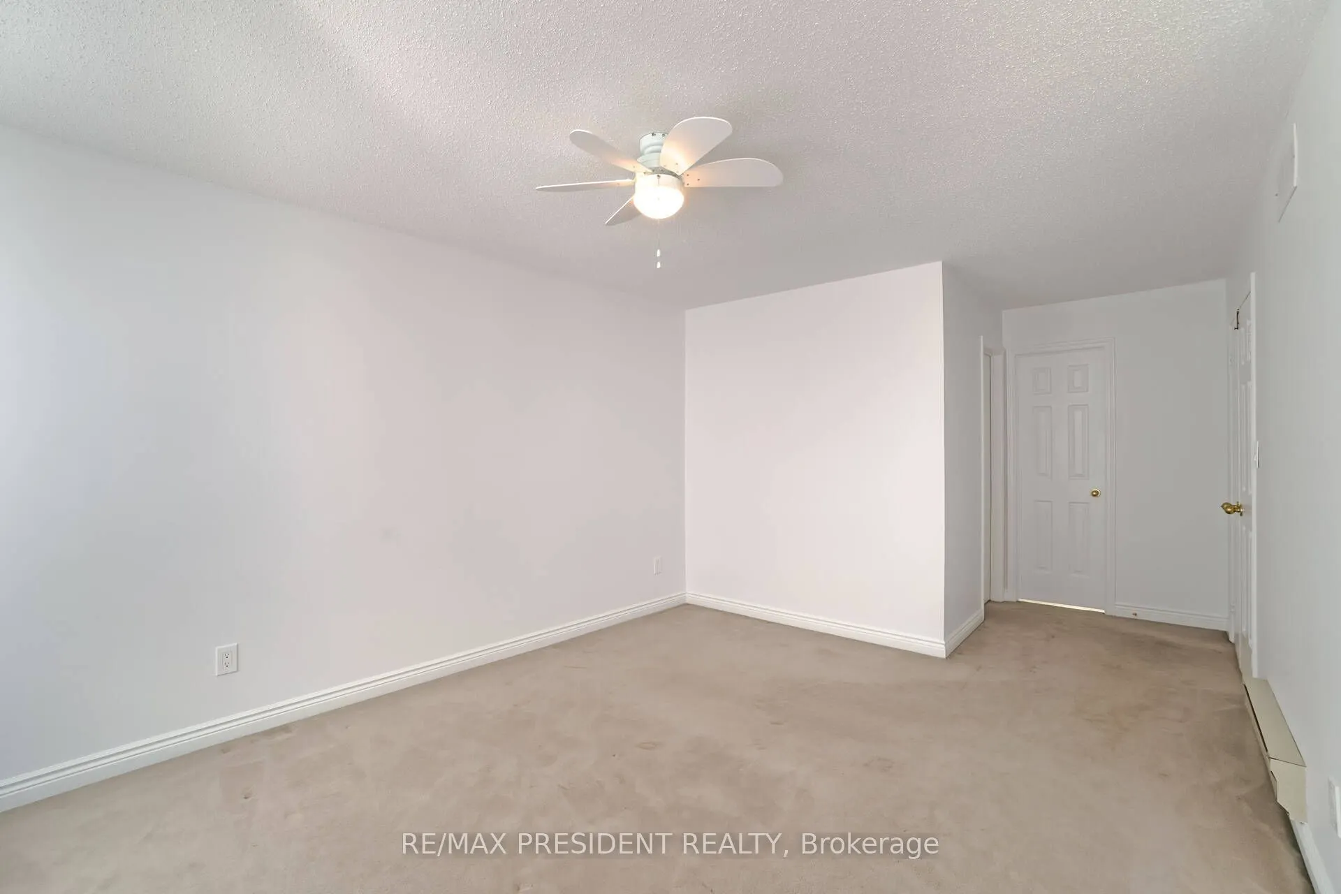 2 White Cliffe Drive