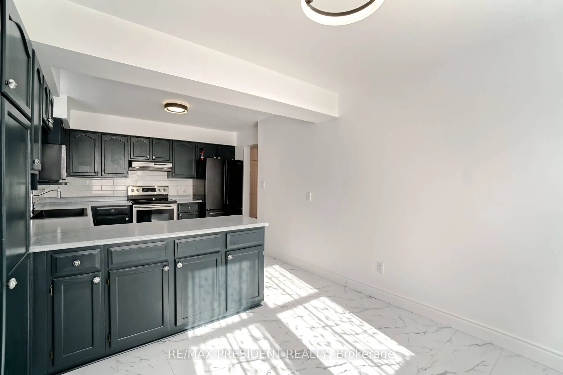 2 White Cliffe Drive
