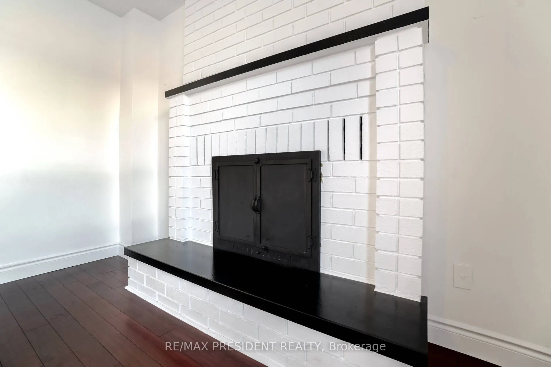 2 White Cliffe Drive