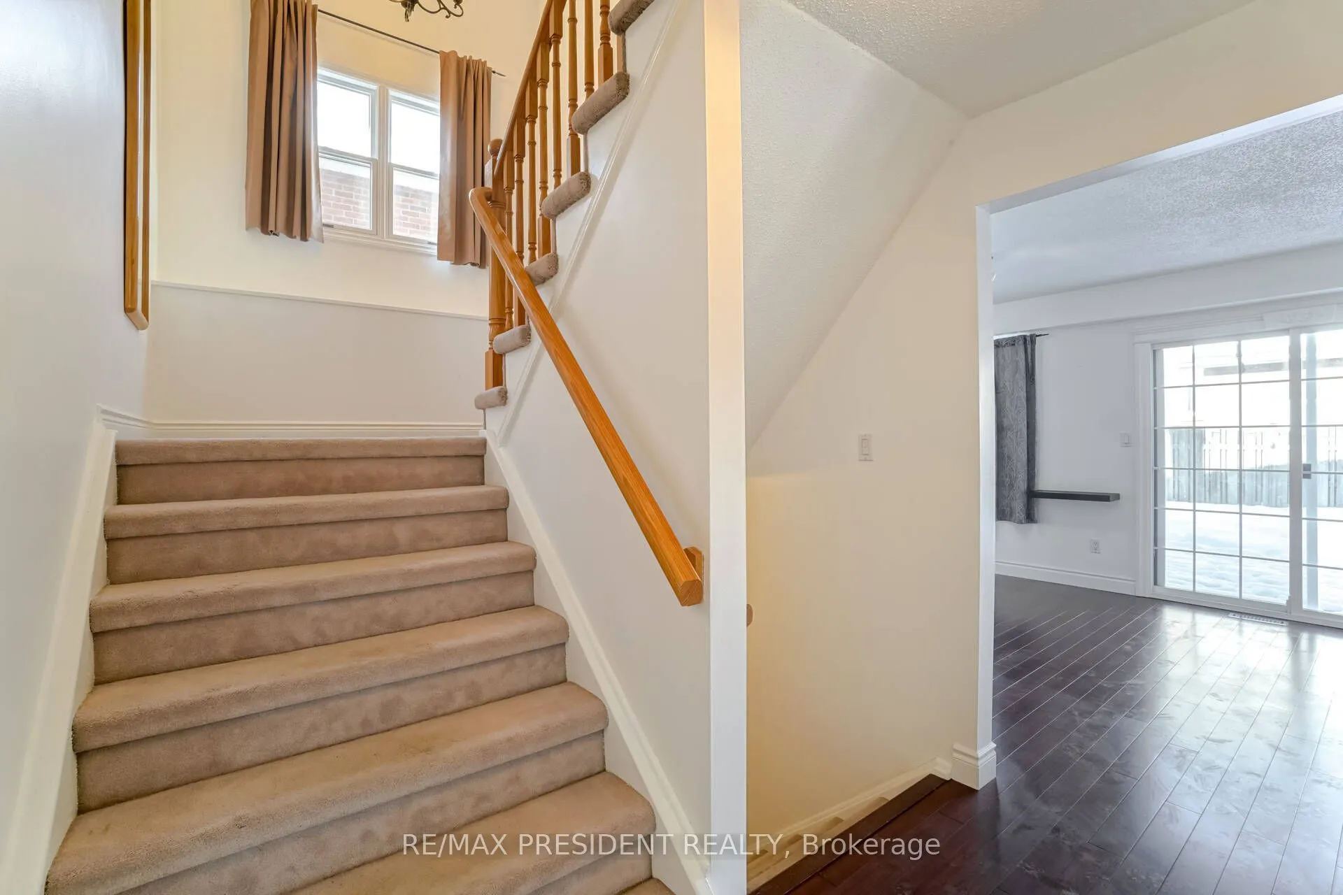 2 White Cliffe Drive
