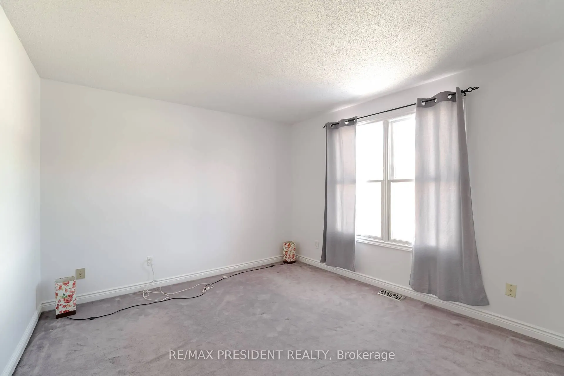 2 White Cliffe Drive