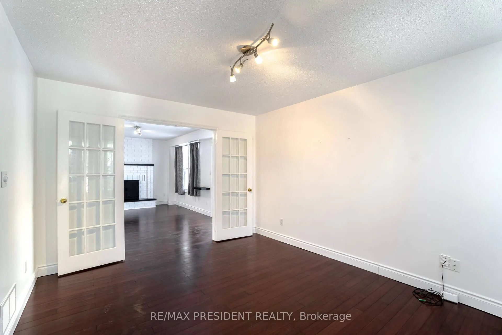 2 White Cliffe Drive