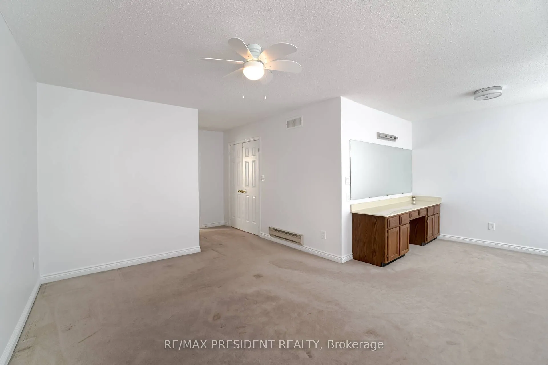 2 White Cliffe Drive