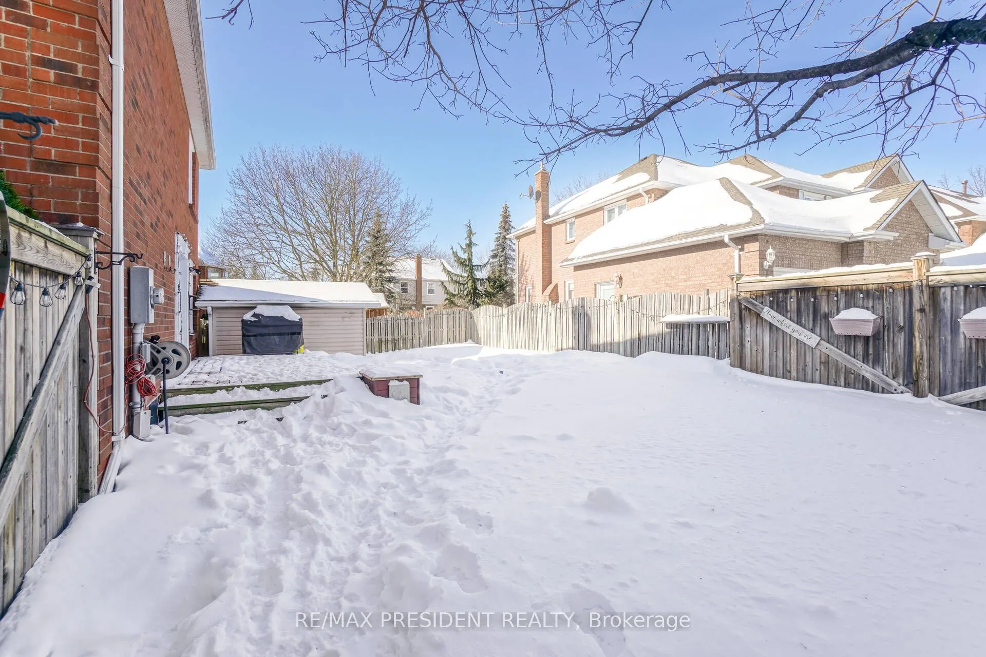 2 White Cliffe Drive